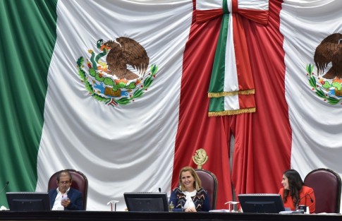  el Pleno de la LXVI Legislatura aprobó los dictámenes, por los cuales se convoca a elecciones extraordinarias, en términos de las citadas sentencias para los municipios de Jesús Carranza y Chiconamel.