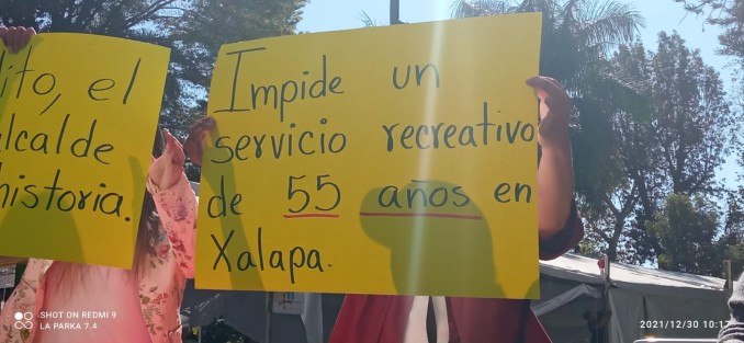 Propietarios de el trenecito El Piojito, se volvieron a manifestar frente a Palacio Municipal, exigiendo se les vuelva a conceder seguir con su negocio en el parque Los Berros. Informaron que siguen sus litigios ante instancias legales federales para recuperar su permiso de trabajo ahí.
