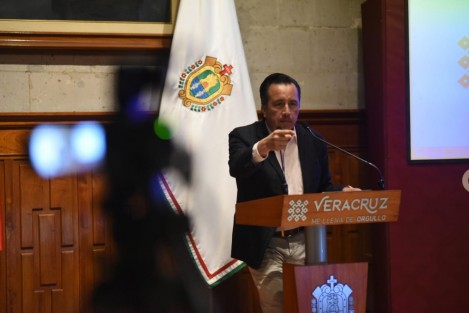 Enviando un deseo a los veracruzanos de salud para el año por iniciar, el Gobernador Cuitláhuac García Jiménez informó en su última conferencia de prensa de 2021, las fechas y sitios de vacunación para el inicio de 2022. 