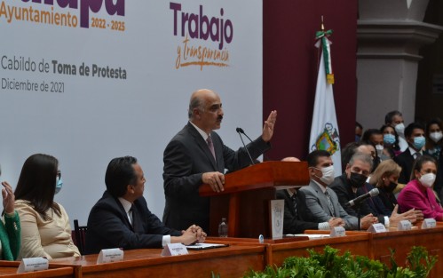 En su discurso, Ricardo Ahued abundó en que se impedirá el saqueo y enriquecimiento injustificado de los funcionarios, y habrá cero tolerancia a la corrupción e influyentismo para promover piso parejo entre todos los sectores económicos.
