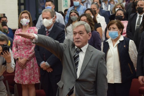  Ramón Antonio Ramos Niembro, nuevo Secretario del Ayuntamiento de Xalapa, tiene amplia experiencia en el servicio público; ha ejercido distintos cargos en dependencias como el Instituto de Pensiones del Estado, el Instituto del Fondo Nacional de la Vivienda para los Trabajadores, el Congreso de Veracruz, el Gobierno del Estado y el Órgano de Fiscalización Superior del Estado de Veracruz.
