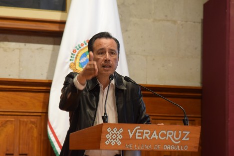 En conferencia de prensa, el gobernador Cuitláhuac García Jiménez afirmó que los programas de bienestar han significado el sostenimiento de la economía en las zonas más alejadas, lo cual demuestra que puede haber desarrollo ligado al progreso de la gente más necesitada. 