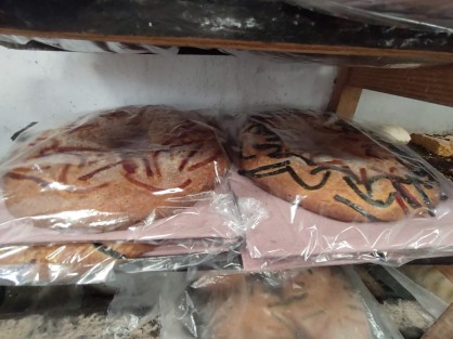 Otro aspecto que cuidan muchas de la panaderías tradicionales, es evitar el uso de lujosas cajas, ya que consideran, elevan el costo de la rosca, además de que contaminan. 