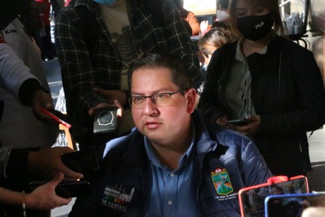Este jueves fue el alcalde de Las Vigas quien denunció públicamente a su antecesor, debido a las deudas que no liquidó, entre ellos sueldos y prestaciones del personal del Ayuntamiento, además de parque vehicular en pésimas condiciones. 