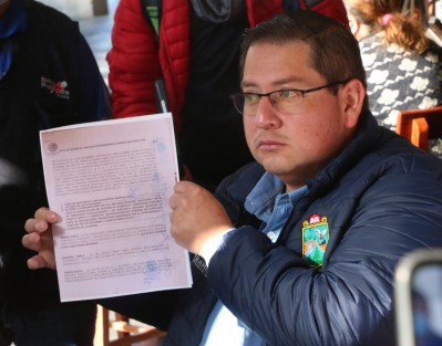 Este jueves fue el alcalde de Las Vigas quien denunció públicamente a su antecesor, debido a las deudas que no liquidó, entre ellos sueldos y prestaciones del personal del Ayuntamiento, además de parque vehicular en pésimas condiciones. 