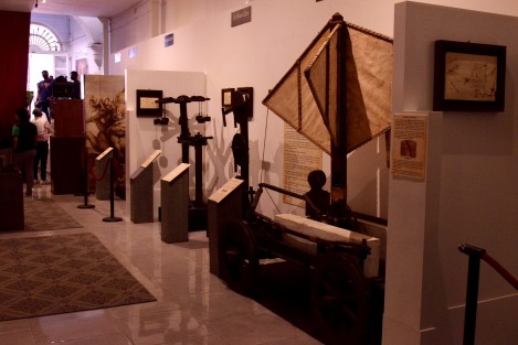 En la galería Alejandro Mariano fue inaugurada la exposición Leonardo da Vinci el genio, inventos, pinturas y diseños.  Estará abierta al público de lunes a domingo de 11 de la mañana a 7 :30 de la noche, durante dos meses a partir de mañana. La entrada general 80 pesos y 50 Estudiantes, maestros y niños.
