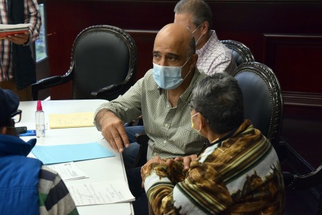 El alcalde de Xalapa. Ricardo Ahued Bardahuil continúa con su política de municipio de puertas abiertas a la ciudadanía, este día continuó recibiendo a xalapeños para escuchar sus diferentes necesidades, tanto personales como en beneficio de las colonias. 