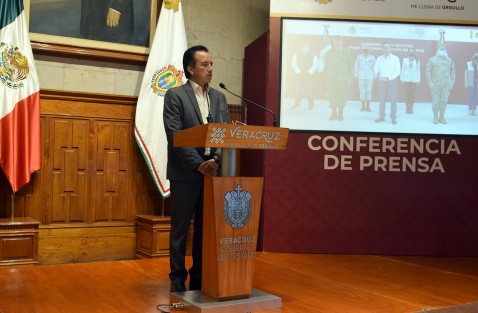 Luego que este viernes fueran encontrado nueve cuerpos abandonados en la carretera Isla-Santiago Tuxtla, el Gobernador Cuitláhuac García Jiménez, dijo que no se permitirá que un acto de venganza entre grupos delincuenciales atente con la tranquilidad de los veracruzanos. 