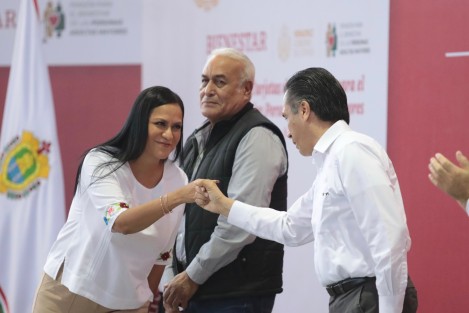 La subsecretaria del Bienestar, Ariadna Montiel Reyes, dio a conocer que en la entidad serán incorporadas 820 mil pensiones con una inversión anual de 19 mil millones de pesos. Reiteró que en otras administraciones sí había recursos, pero no iban al pueblo; hoy existe una política decidida a entregarlos a la gente.

 