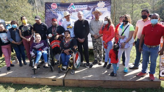  Todo un éxito resultó la catorceava carrera de kayaks durante el fin de semana en el rio Alseseca.