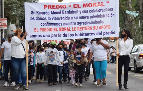 Vecinos de el predio El Moral marcharon desde Los Tecajetes hacia Palacio Municipal, para solicitar al alcalde la regularización de sus predios, mismos donde desde hace dos años llegaron a asentarse. 