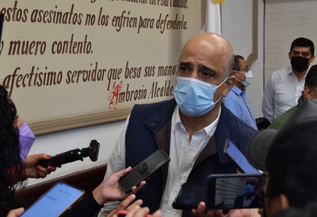 En coordinación con la Federación, Estado, sector comercial y la ciudadanía, el próximo 12 de enero iniciará un programa para la reposición de losas y concretos en distintas calles del centro histórico con una inversión de 35 millones de pesos, informó el presidente municipal Ricardo Ahued Bardahuil.