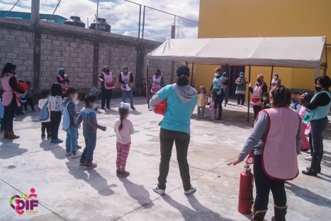 Con el fin de asegurar el bienestar de la niñez xalapeña, el equipo directivo del DIF Municipal Xalapa asistió al CADI Jardines para supervisar el simulacro de incendio para asegurar el bienestar de la niñez xalapeña, tal como lo instruyó el presidente municipal Ricardo Ahued Bardahuil. 