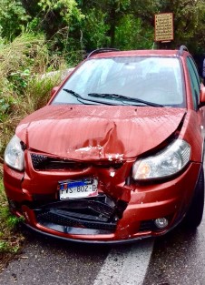 En un aparatoso percance sobre la carretera federal 2080 Poza Rica a Cardel, tramo Gutiérrez Zamora a Papantla frente al acceso a la comunidad de El Coco un vehículo impactó al del Jaime Humberto Pérez Bernabé. Afortunadamente nadie resultó lesionado en el accidente.
