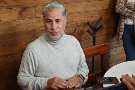 El  senador suplente de Ricardo Monreal, Alejandro Rojas Díaz-Durán, en conferencia de café en Xalapa, exigió que el Gobernador de Veracruz se disculpe con víctimas de abusos por ultrajes a la autoridad. 