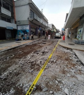 Este jueves inició la reparación de la calle Juárez, en el tramo comprendido entre las calles Carrilo Puerto y Madero. Dichos trabajos se prolongarán por 15 días. Programe su ruta. 