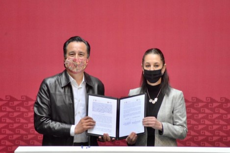 En el antiguo Palacio del Ayuntamiento, los gobiernos de la Ciudad de México y Veracruz firmaron el Convenio Marco de Coordinación de Innovación Tecnológica para lograr el máximo aprovechamiento en seguridad, capital humano, recursos materiales, financieros, académicos y tecnológicos; así como otras áreas de interés y beneficio mutuo con miras al desarrollo de proyectos que atiendan las necesidades de la población.

