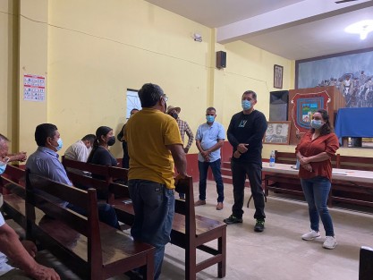 El alcalde  de Tlapacoyan, Ver., Salvador Murrieta Moreno, sostuvo una reunión con vecinos de la comunidad de La Palmilla, en la casa del campesino, para tratar temas en materia de salud, bienestar, seguridad, agricultura y obra pública.