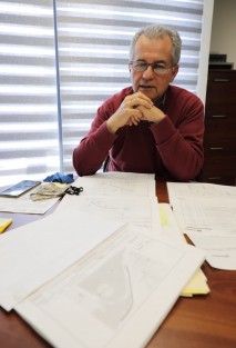 El director de Obras Públicas del Ayuntamiento de Xalapa, Guillermo Ávila Devezze, dijo que el programa emergente de atención a vialidades que realiza el Ayto. de Xalapa, se lleva a cabo en coordinación con el Gobierno de Veracruz y el empresariado local. 