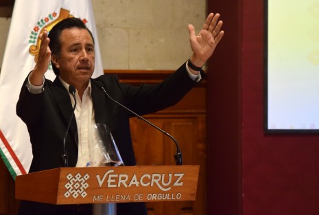 El que nada debe nada teme, expresó el Gobernador de Veracruz, al no rechazar se investigue a su administración por presuntos nexos con grupos delincuenciales, y señalar que la investigación también debería hacerse a sus antecesores. 