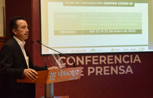 La gran respuesta de los maestros, hasta el día domingo, indica que son 152 mil 023 los anotados para el refuerzo de la vacuna anticoronavirus; esto significa una cobertura del 85.78% de la meta, que es 177 mil, informó el gobernador Cuitláhuac García Jiménez en conferencia de prensa.