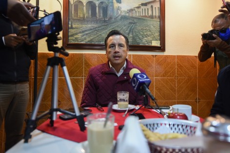 El Gobernador Cuitláhuac García dijo que no responderá a las publicaciones del ex gobernador Miguel Ángel Yunes Linares en redes sociales, expresando que <em>La sociedad ya dio su veredicto en la elección del 2018 para una transformación en el Estado</em>.