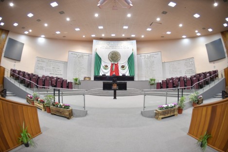 A propuesta de la Junta de Coordinación Política de esta LXVI Legislatura del Estado, el Pleno aprobó el cambio de la sede donde se realizarán las comparecencias de los organismos autónomos ante esta Soberanía, pasando del auditorio Sebastián Lerdo de Tejada al Recinto Oficial de Sesiones, en el Palacio Legislativo, por ser un espacio más amplio que reúne las condiciones idóneas para un mejor ejercicio de rendición de cuentas. 