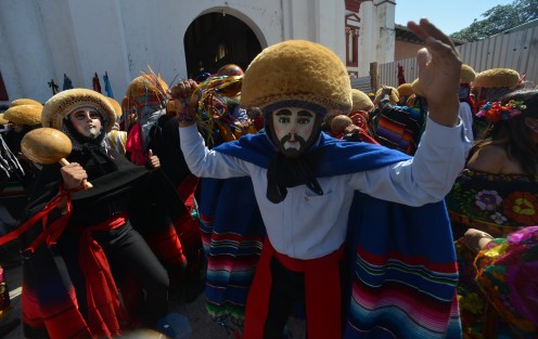  Los Parachicos en la fiesta tradicional de enero es catalogada como Patrimonio Inmaterial de la Humanidad; durante la tradicional Fiesta Grande de Chiapa de Corzo que tiene lugar del 8 al 23 de enero de cada año la música, la danza, la artesanía, la gastronomía y las ceremonias religiosas foman parte de esta festividad en honor a San Sebastián Mártir,  patrón de los parachicos.

