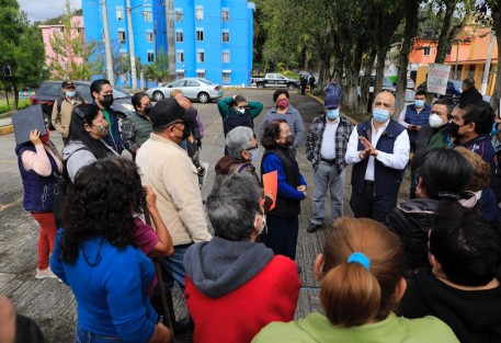 Como parte de su gira de trabajo, este sábado el alcalde Ricardo Ahued Bardahuil, realizó un recorrido de supervisión en la calle Francisco Villa, de la colonia Moctezuma, donde se realiza la pavimentación con concreto hidráulico.