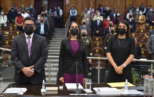 La titular de la Fiscalía General del Estado, Verónica Hernández Giadáns,  acudió a comparecer ante diputados de la Comisión Permanente de Procuración de Justicia.

