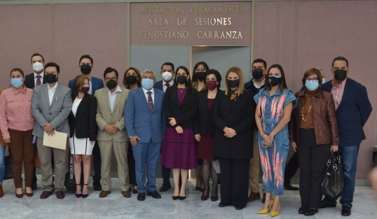 La titular de la Fiscalía General del Estado, Verónica Hernández Giadáns,  acudió a comparecer ante diputados de la Comisión Permanente de Procuración de Justicia.

