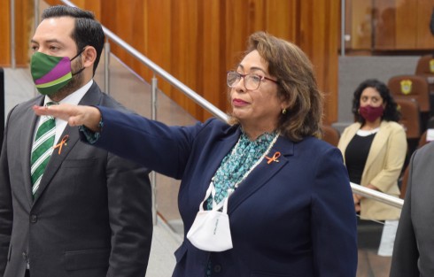 Delia González Cobos, titular del Órgano de Fiscalización Superior, acudió al Congreso del Estado a comparecer ante integrantes de la Comisión Permanente de Vigilancia. 