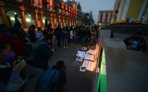 Periodistas y madres de desaparecidos se reunieron en Plaza Lerdo para exigir justicia por sus colegas asesinados en las últimas semanas.