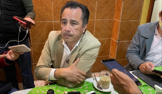 El Gobernador Cuitláhuac García Jiménez dijo que en Veracruz se terminó la complicidad, esto respecto a los crímenes contra periodistas, ya que ahora se trabaja para no dejar ningún caso impune. 