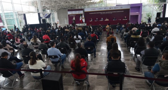 El gobernador Cuitláhuac García Jiménez presidió la Mesa de Planeación Financiera para Administraciones Municipales, a la cual acudieron alcaldes de todo el Estado. 