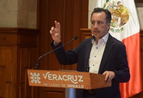El gobernador Cuitláhuac García Jiménez dio a conocer este viernes el calendario para los municipios donde las brigadas Correcaminos aplicarán el refuerzo anti-COVID-19.

