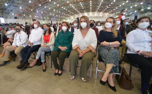 Diputados y alcaldes morenistas se dieron cita en el World Trade Center de Boca del Río donde la Secretaria de Energía, Rocio Nahle, ofreció una conferencia sobre la Reforma Energética.