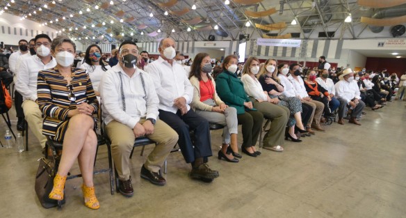 Diputados y alcaldes morenistas se dieron cita en el World Trade Center de Boca del Río donde la Secretaria de Energía, Rocio Nahle, ofreció una conferencia sobre la Reforma Energética.