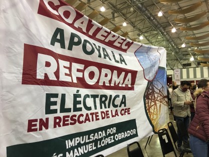 Mantas de los distintos municipios abundaron para apoyar la Reforma Energética.