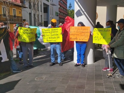 Un grupo de ex policías de la extinta Policía Intermunicipal Poza Rica-Tihuatlán-Coatzintla, se manifestaron afuera de la Unidad Integral de Procuración de Justicia de la Fiscalía General del Estado (FGE) y de la Torre de la Secretaría de Seguridad Pública (SSP) para exigir liquidaciones que datan desde la administración de Javier Duarte y titularidad de Arturo Bermúdez. 