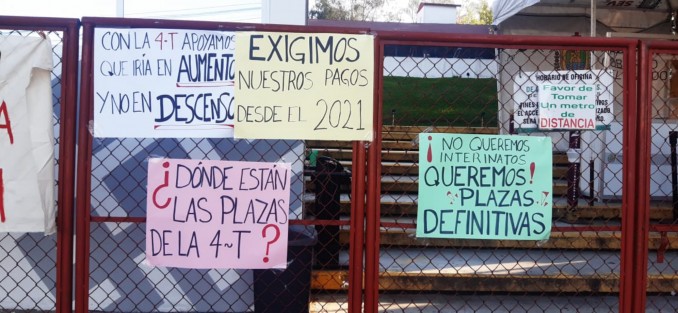 Una nueva manifestación de maestros en las oficinas de la SEV se realizó la mañana de este jueves. Representantes de docentes de varios municipios exigen asignación definitiva de plazas en los diversos niveles. 