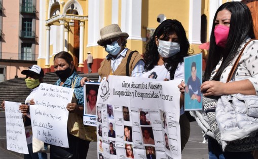 Dijeron que las autoridades sólo levantaron los restos que ellos mismos localizaron y que quedaron al descubierto por la lluvia, pero no se continuó la exploración, aun cuando hay gran cantidad de denuncias de desapariciones. 