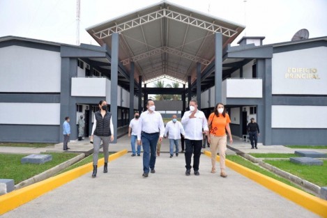 Durante la sesión de la Mesa de Coordinación Estatal para la Construcción de la Paz (COESCONPAZ) de este jueves, el gobernador Cuitláhuac García Jiménez, abordó los pormenores en torno a la detonación de disparos realizada en las inmediaciones del ayuntamiento de Álamo este miércoles.