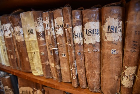 Una biblioteca donde se puede consultar la Cronología Ilustrada de Xalapa, de Leonardo Pasquel; actas antiguas de Cabildo como la que data del año 1794, y una colección de expedientes de la época del Xalapa Independiente, que va de 1800 a 1917, entre más de 39 mil expedientes, es parte de lo que la población, académicos y estudiantes pueden encontrar en el Archivo Histórico Municipal de Xalapa.