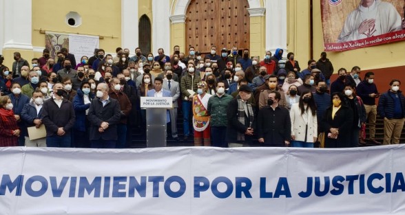 Diputados federales, senadores y militantes de diferentes partidos (PRI,PAN,PRD, MC),  anunciaron la conformación del Movimiento por la Justicia, para combatir las detenciones por los delitos de ultrajes a la autoridad.
