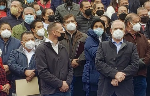 Diputados federales, senadores y militantes de diferentes partidos (PRI,PAN,PRD, MC),  anunciaron la conformación del Movimiento por la Justicia, para combatir las detenciones por los delitos de ultrajes a la autoridad.
