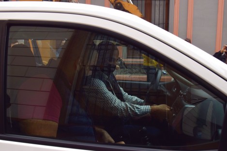 El alcalde de Xalapa, Ricardo Ahued, hizo una inspección relámpago a las obras de re encarpetamiento en la calle Benito Juárez, sin embargo, debido a la veda electoral, no quiso hablar con los medios. 