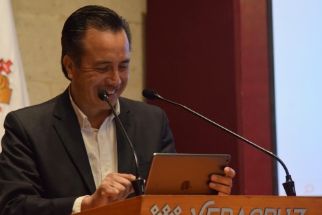 Cuitláhuac García dijo que había más gente en la cola de las tortillas en tal movilización, y calificó de corruptos, cínicos y corruptos a quienes se manifestaron, ya que estuvieron en su momento en el poder y nada hicieron.