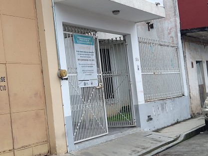 La subunidad integral de Procuración de Justicia del municipio de Tlapacoyan ya ha recibido varias denuncias sobre una persona que se hace pasar por cobrador de impuestos, estafando a personas con un supuesto programa de descuentos por cobro a domicilio usando documentación falsa.