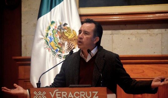 A pesar que se derogue el delito de ultrajes a la autoridad, los mil 33 detenidos bajo esta figura no saldrán inmediatamente de los reclusorios donde permanecen presos. Y es que no es por el único delito por el que están detenidos, indicó el gobernador de Veracruz, Cuitláhuac García Jiménez, durante la conferencia de prensa en el Palacio de Gobierno. 